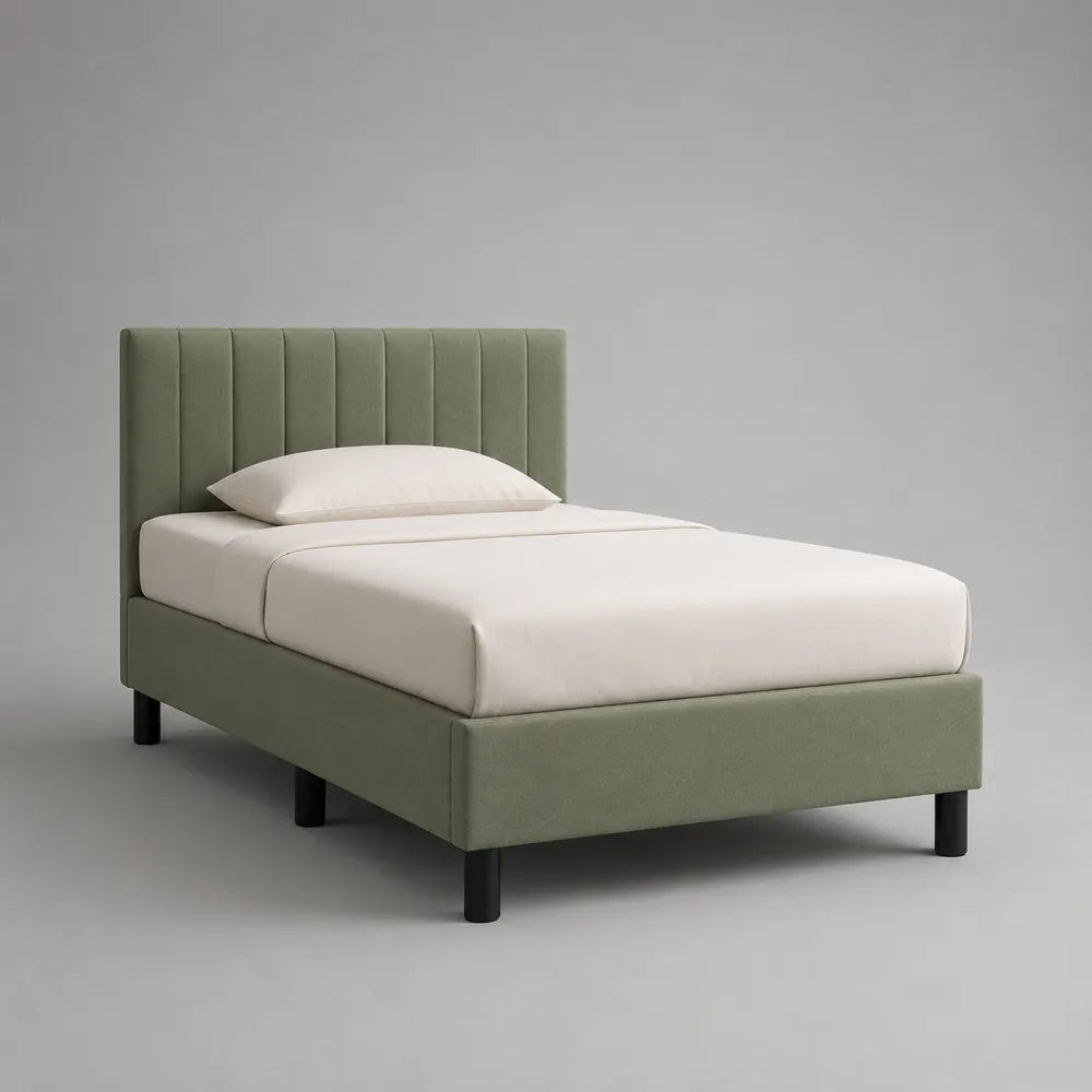 Letto singolo 100 x 200 cm imbottito in tessuto colore verde con testiera a pannelli verticali struttura in legno ingegnerizzato e gambe in metallo nero